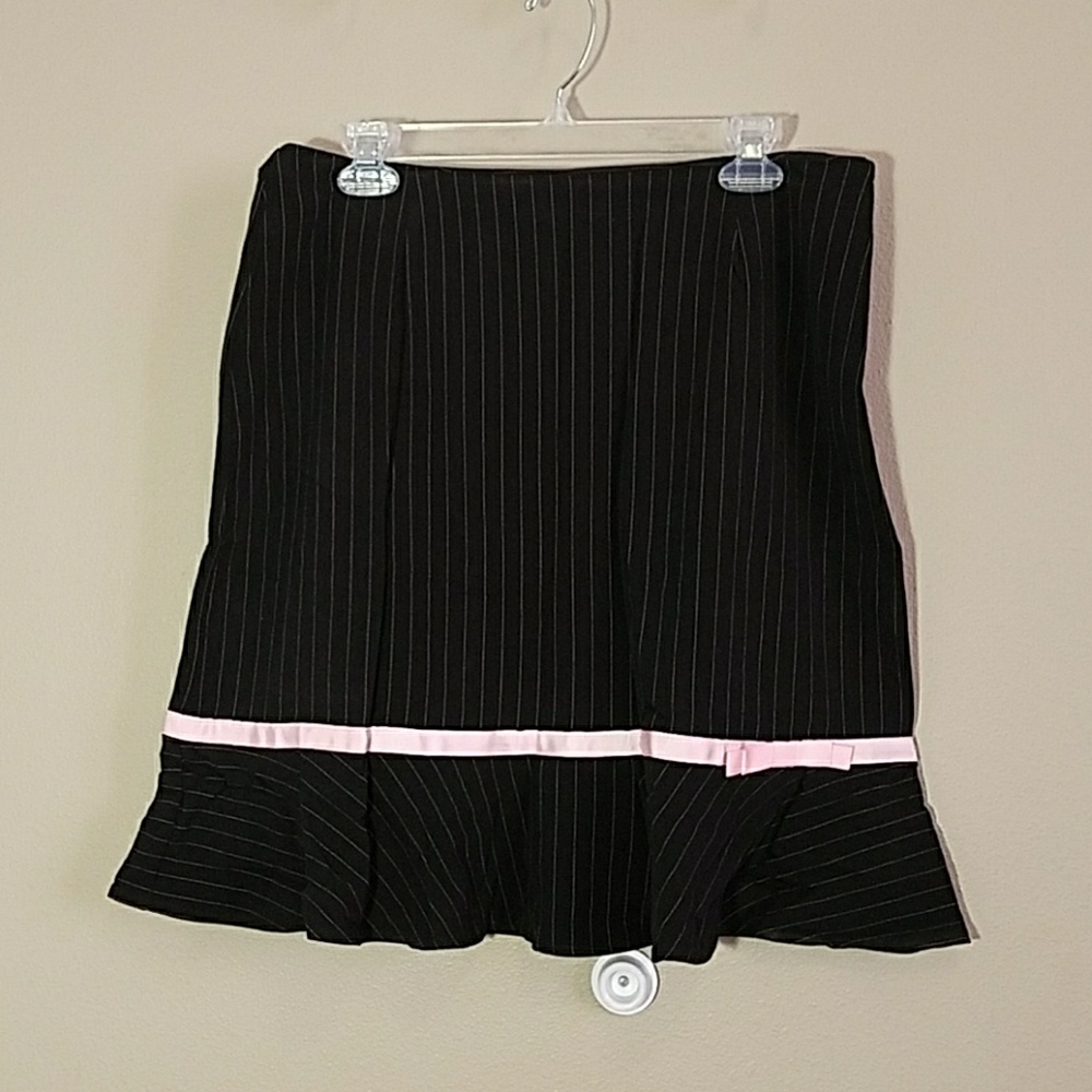 Black w/pink pinstripe skirt sz 14